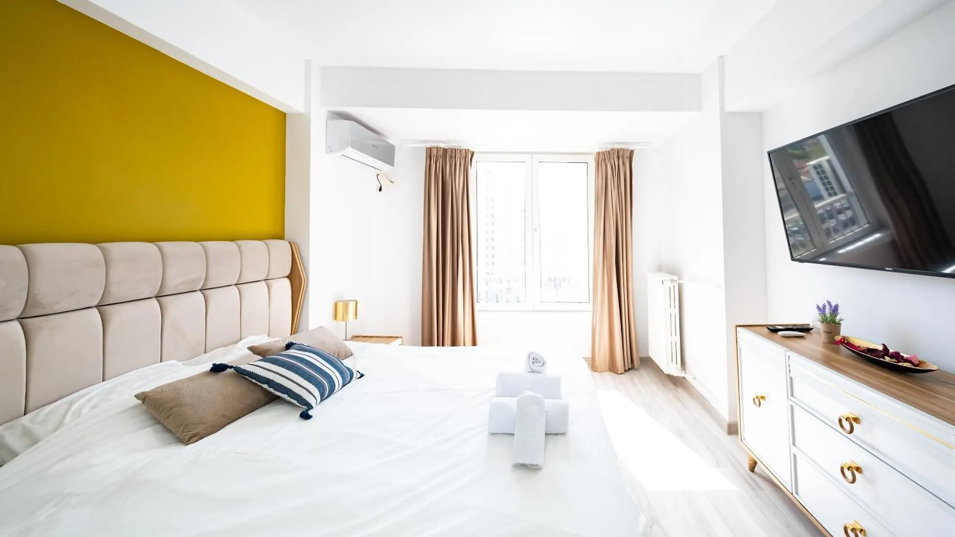 Apartment Ultracentral Calea Victoriei Old City 3Br Bucharest